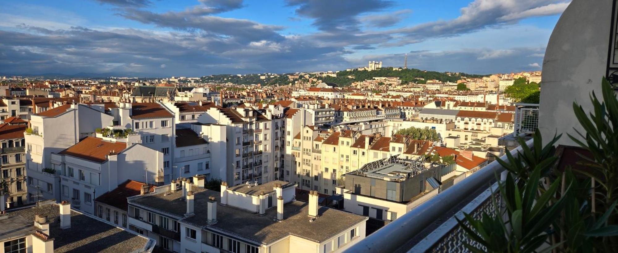 Plein Sud Terrasse Climatisation Garage Netflix Apartment ลียง ภายนอก รูปภาพ